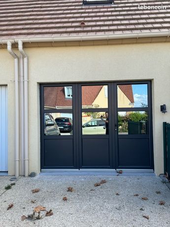 Porte de garage en alu triple ventaux 7016