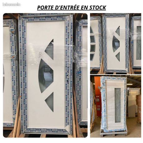 Portes d'entrée PVC stock