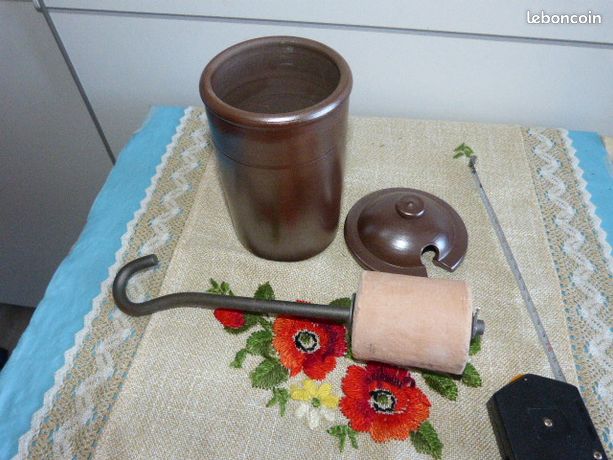 Pot en grès et pierre allume-feu + crochet + pierre