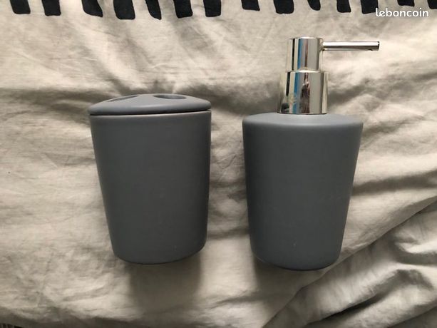Pot pour savon et brosse à dents