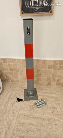 Poteau de stationnement barrière
