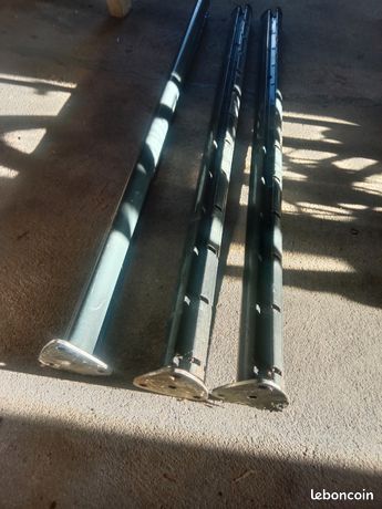 Poteau pour grillage rigide