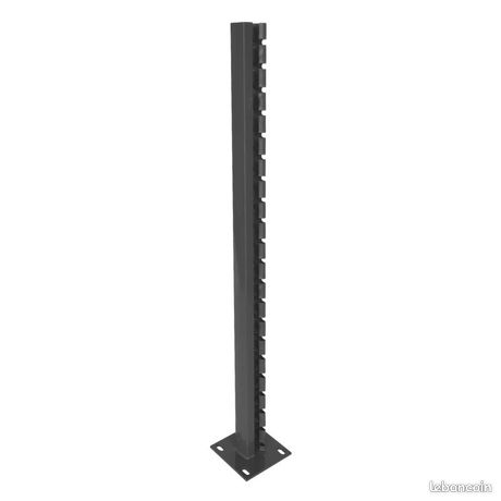 Poteau sur platine soudée