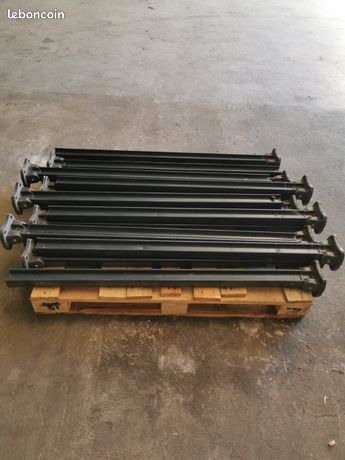 Poteaux sur platines et grillages