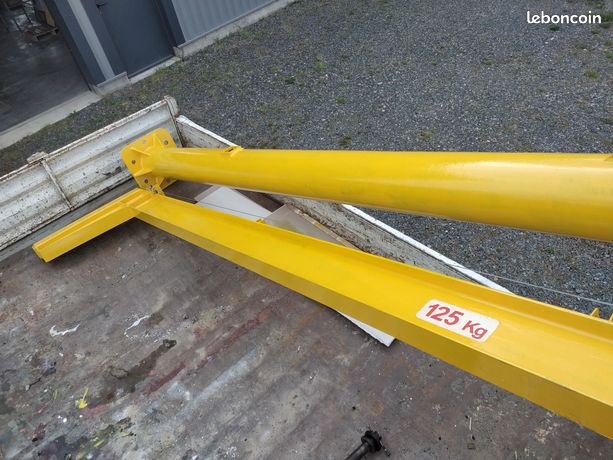 Potence sur fut + palan électrique