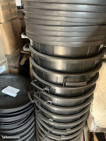 Poubelle main plastique 70litres pour gravat eau