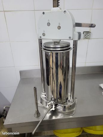 Poussoir merguez manuelle