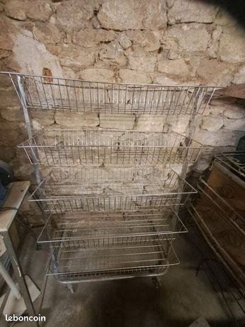 Présentoir 5 paniers su roulettes