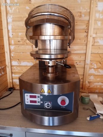 Presse pizza cuppone 220 v 1200