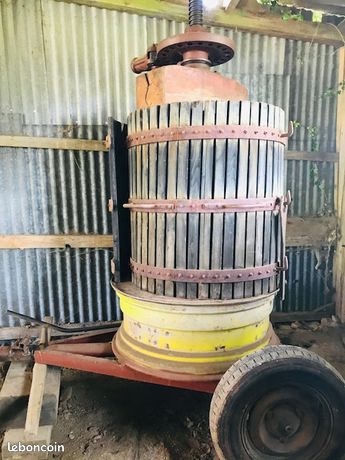 Pressoir a pommes et divers materiels