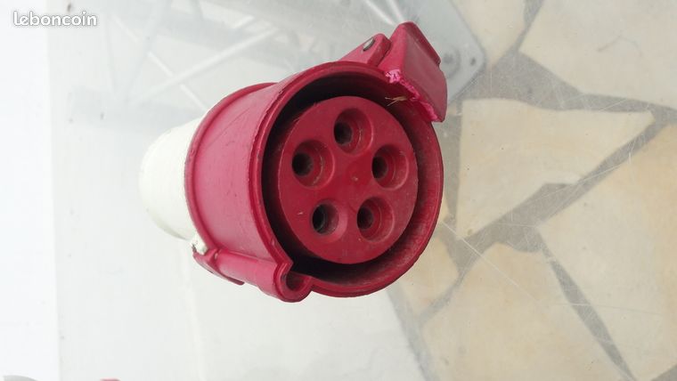 Prise 32 tri femelle