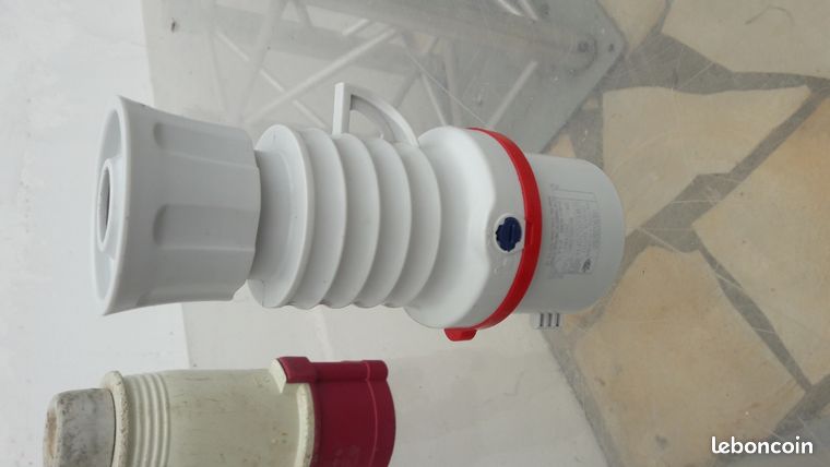 Prise 32 tri Gewiss 3P+T 32A IP44 380V Neuf