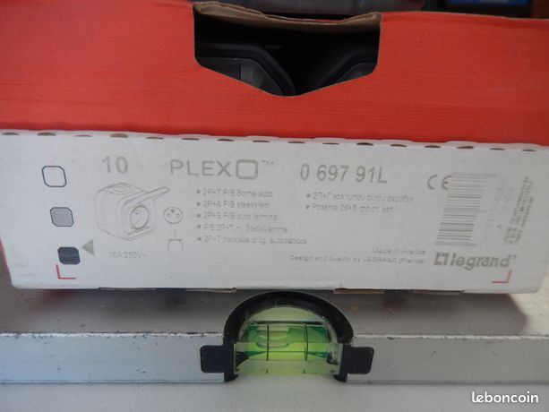Prise de courant 2P+T étanche Plexo 16A LEGRAND