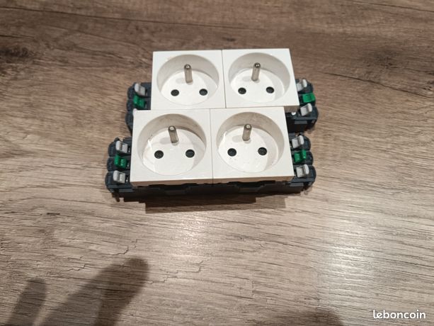 Prise de courant double Legrand