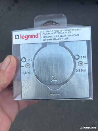 Prise de sol inox étanche IP44 avec clapet de protection + boite à encastrer