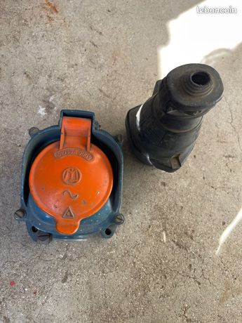 Prise et fiche de prise en triphasée