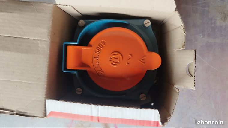 Prise LEGRAND 054025 2P+T 32/45A