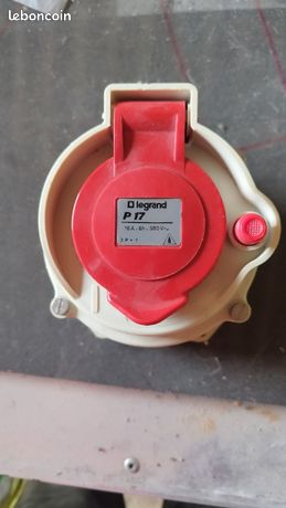 Prise LEGRAND P17 16a 3p+t
