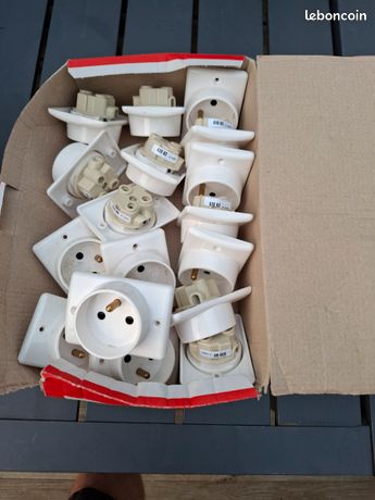Prise pour Plinthe legrand 50860