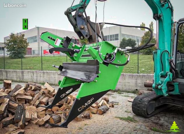 Processeur de bois de chauffage pour pelle hydraulique OMEF