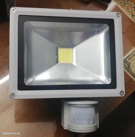 Projecteur led 12 volts avec détecteur