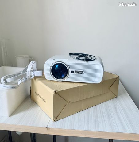 Projecteur vidéo, (fils et adaptateurs inclus)