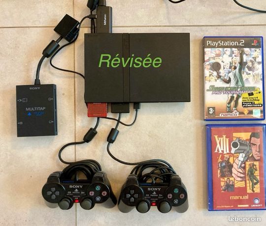 PS2 slim Révisée + 2 manettes + 1 carte mémoire + 1 multitap + 2 jeux