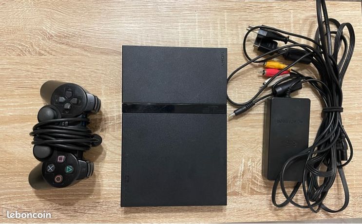 PS2 avec câbles / manette / 3 jeux et carte mémoire