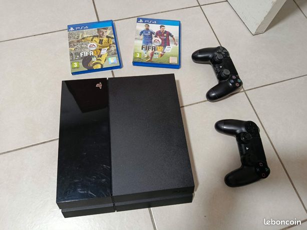 PS4 + 2 manettes + 2 jeux