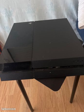 Ps4 avec manette et jeux tres bon état