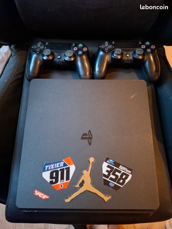 Ps4 plus jeux et 2 manette