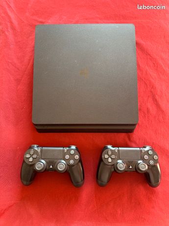 PS4 slim 500 Go + 2 manettes + jeux