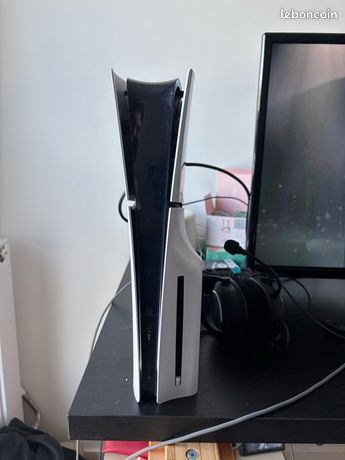 PS5 slim très bon état sans manette