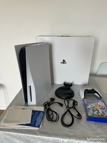 PS5 + 1 manette + 2 jeux + socle + boîte d’