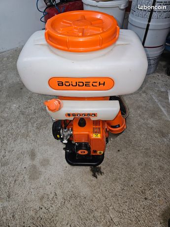 Pulvérisateur a moteur