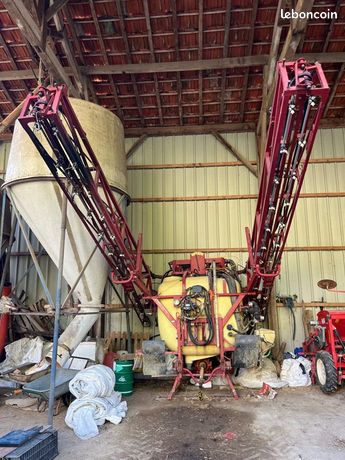 Pulvérisateur porté 1200 L / 24M