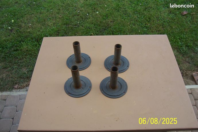 Quatre pieds d'échafaudage