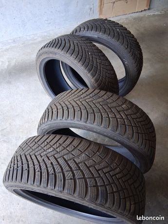 Quatre Pneus hiver hankook taille 195/45R17
