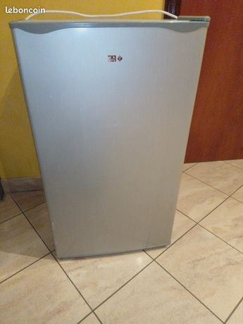 Réfrigérateur de taille moyenne FAR RT922W