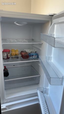 Réfrigérateur Frigidaire frigo 143cm