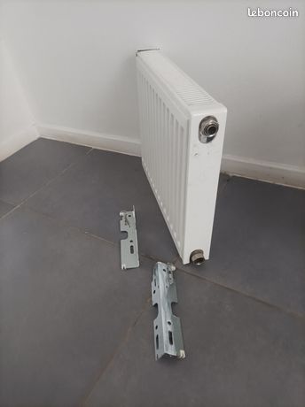 Radiateur à eau L 50 cm H 40 cm quasiment neuf