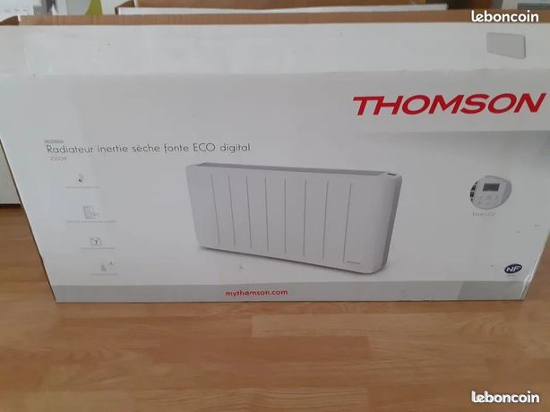 Radiateur à inertie sèche fonte de marque Thomson ECO digital 2000 W