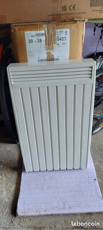 Radiateur de la marque ATERNO 1950 watts avec briques refractaire