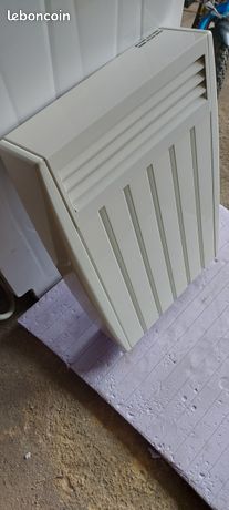 Radiateur de la marque ATERNO 800 watts avec briques refractaire
