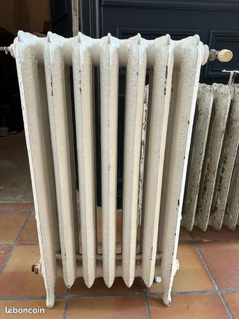 Radiateur en fonte fleuri