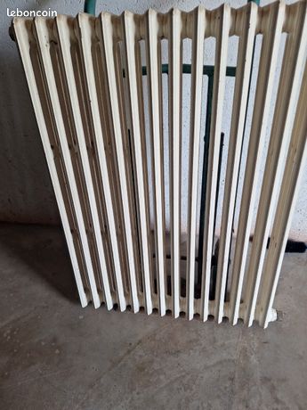 Radiateur en fonte trois branches hauteur 94cmlongueur 74cmep105cmtrès