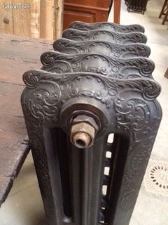 Radiateur fleuri en fonte
