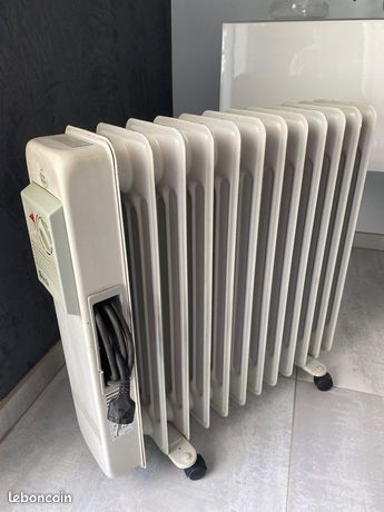 Radiateur bain d’huile DEVILLE Puissance de chauffage : 2500 Watts Pour locaux jusqu’à 75 m2