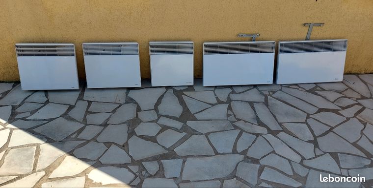 Radiateurs électriques avec supports