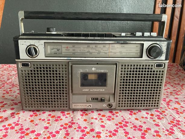 Radio cassette vintage fonctionne très bien État voir photos